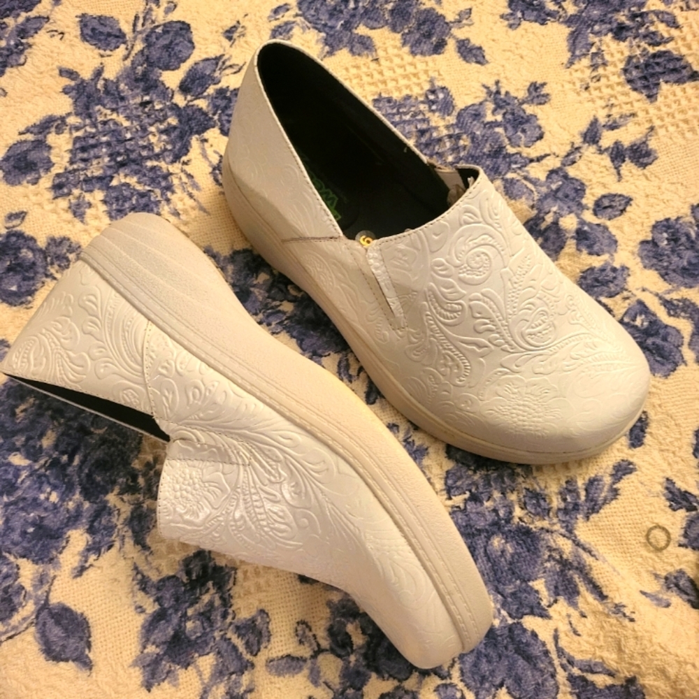 LANDAU FOOTWEARx Hospital Clog/Mule Tool design NWOT~Completely Clean White sz 9